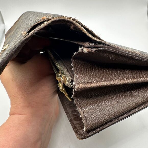 Pre-loved Authentic Louis Vuitton Damier Ebene Sarah Wallet *See Notes* - Picture 10 of 16